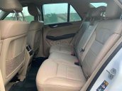 Cần bán gấp Mercedes ML Class năm sản xuất 2014, màu trắng, xe nhập còn mới