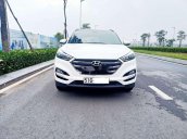 Cần bán lại xe Hyundai Tucson năm 2018, màu trắng 