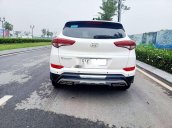 Cần bán lại xe Hyundai Tucson năm 2018, màu trắng 