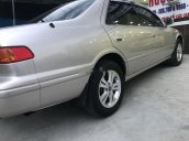 Cần bán lại xe Toyota Camry sản xuất 2000, chính chủ, 299 triệu