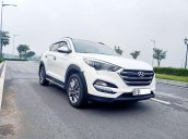 Cần bán lại xe Hyundai Tucson năm 2018, màu trắng 