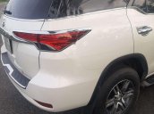 Cần bán gấp Toyota Fortuner năm sản xuất 2017, màu trắng