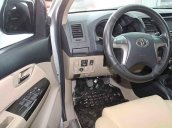 Cần bán Toyota Fortuner G năm sản xuất 2015, màu bạc còn mới