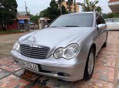 Cần bán gấp Mercedes C180 đời 2004, màu bạc còn mới 