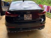 Cần bán gấp Hyundai Elantra 2018, màu đen còn mới  