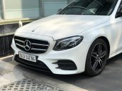 Cần bán gấp Mercedes E300 AMG đời 2020, màu trắng