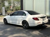 Cần bán gấp Mercedes E300 AMG đời 2020, màu trắng