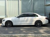 Cần bán gấp Mercedes E300 AMG đời 2020, màu trắng