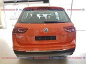 Tiguan Luxury, màu cam độc lạ, nổi bật, đẹp mắt - ưu đãi phí trước bạ và bộ phụ kiện chính hãng đặc biệt - LH Ms Uyên