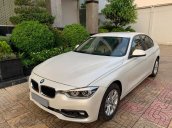 Bán BMW 320i CLI full LED model 2017, màu trắng, nội thất kem sang trọng và đầy phong cách