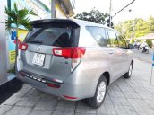 Bán lại xe Toyota Innova đời 2018, màu bạc số sàn