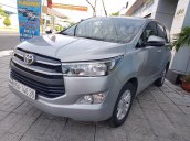 Bán lại xe Toyota Innova đời 2018, màu bạc số sàn