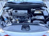 Bán lại xe Hyundai Elantra 1.6 MT GLS đời 2017, màu trắng