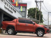 Bán Toyota Hilux 2 cầu số tự động đời 2017, xe đi 36.000km, đi gia đình không chở hàng hóa