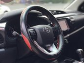 Bán Toyota Hilux 2 cầu số tự động đời 2017, xe đi 36.000km, đi gia đình không chở hàng hóa