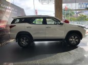 Bán xe Toyota Fortuner 2021, màu trắng