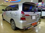 Bán Toyota Innova 2.0E sản xuất 2015, màu bạc xe gia đình