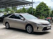 Cần bán lại xe Toyota Camry 2.0E 2017, giá chỉ 846 triệu