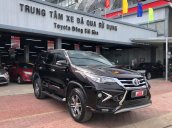 Bán xe Toyota Fortuner 2.7V đời 2017, màu đen, giá tốt