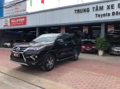 Bán xe Toyota Fortuner 2.7V đời 2017, màu đen, giá tốt