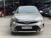 Cần bán lại xe Toyota Camry 2.0E 2017, giá chỉ 846 triệu