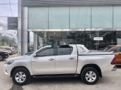 Bán Toyota Hilux 2.8L 4X4 AT năm 2017, màu trắng, xe nhập số tự động, giá 719tr