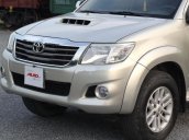 Bán Toyota Hilux sản xuất 2013, màu bạc, xe nhập số sàn, hai cầu máy dầu 