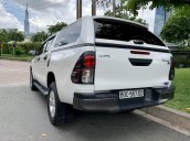 Hilux 2.4E dầu, tự động, một cầu. Mới và zin như xe thùng, đi 11000 km