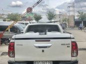 Bán Toyota Hilux 2.8L 4X4 AT năm 2017, màu trắng, xe nhập số tự động, giá 719tr