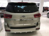 Bán Kia Sedona 2019, màu vàng cát, máy dầu 2.2