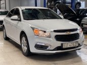 Bán xe Chevrolet Cruze LT đời 2017, màu trắng số sàn, biển Sài Gòn