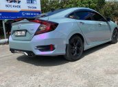 Chính chủ bán Honda Civic 2017, màu trắng, nhập khẩu nguyên chiếc, 705tr