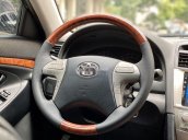 Cần bán gấp Toyota Camry sản xuất năm 2010, nhập khẩu nguyên chiếc còn mới