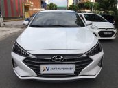 Cần bán gấp Hyundai Elantra 1.6MT sản xuất 2019, màu trắng đẹp như mới