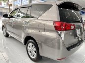 Cần bán lại xe Toyota Innova đời 2018, màu xám xe gia đình