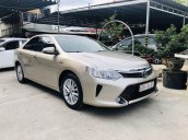 Cần bán xe Toyota Camry 2017, màu ghi vàng