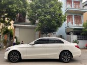 Bán Mercedes C200 đời 2019 màu trắng siêu sang trọng