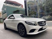Bán Mercedes C200 đời 2019 màu trắng siêu sang trọng