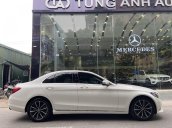 Bán Mercedes C200 đời 2019 màu trắng siêu sang trọng