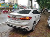 Hyundai Elantra trắng đậm chất thể thao