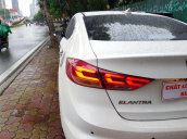 Hyundai Elantra trắng đậm chất thể thao