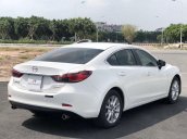 Cần bán gấp Mazda 6 2.0AT đời 2016, màu trắng còn mới