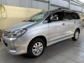 Bán ô tô Toyota Innova 2.0E năm sản xuất 2011, màu bạc 