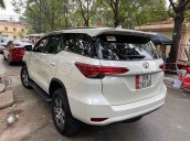 Bán xe Toyota Fortuner 2.4 MT đời 2019, màu trắng, nhập khẩu 