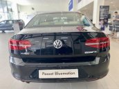 Xe Volkswagen Passat Bluemotion màu đen, nội thất kem sang trọng - Khuyến mãi giá tốt nhất