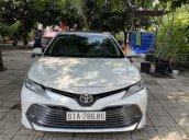 Cần bán Toyota Camry 2020, màu trắng, xe nhập còn mới