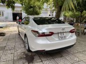 Cần bán Toyota Camry 2020, màu trắng, xe nhập còn mới