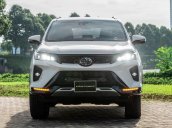 Toyota Fortuner 2.4 số sàn, màu bạc - mua trả góp với 250tr - khuyến mãi giảm giá tiền mặt - tặng phụ kiện giá rẻ nhất Sài Gòn