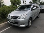 Cần bán lại xe Toyota Innova G năm 2011, màu bạc còn mới