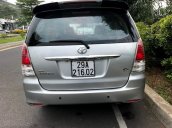 Cần bán lại xe Toyota Innova G năm 2011, màu bạc còn mới